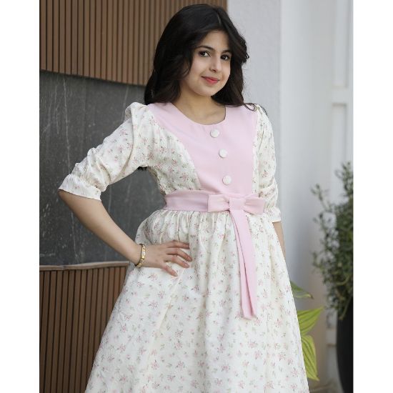 صورة فستان بناتي زهور وردي فاتح بفيونكة خصر حديثة وتصميم فريد | سحر التجدد - 1155